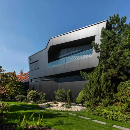 Top dizajnové trendy na rok 2026 v modernej architektúre s veľkoformátovými povrchmi obrázok